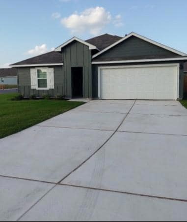 320 Wirecrested Dr, Lockhart, TX 78644