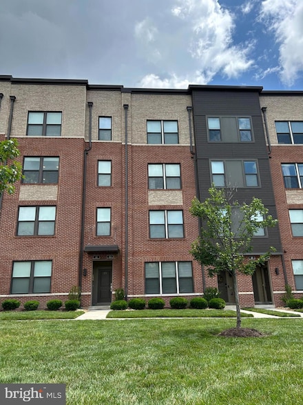 43 Silverway Dr Unit 42, Herndon, VA 20170