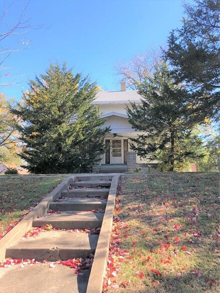408 N 5th St, Independence, KS 67301