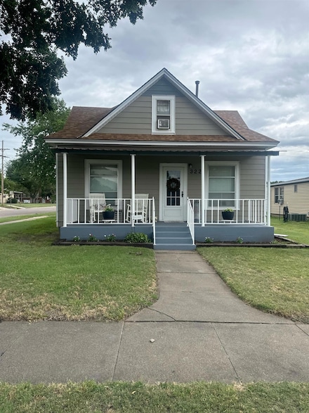 322 2nd St, Claflin, KS 67525