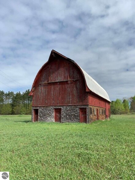 8225 Mcclellan Rd, Kaleva, MI 49645