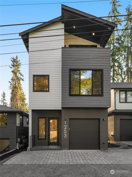 1253 NE 98th St, Seattle, WA 98115