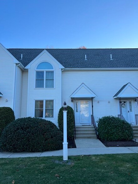 35 Pilgrim Village Rd Unit 1502, Taunton, MA 02780