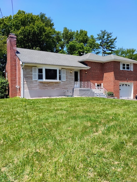 3 Rye Ridge Pkwy, West Hartford, CT 06117