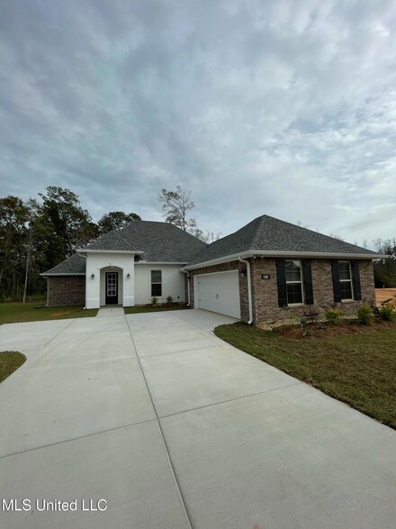 7307 S Aberdeen Dr, Pass Christian, MS 39571