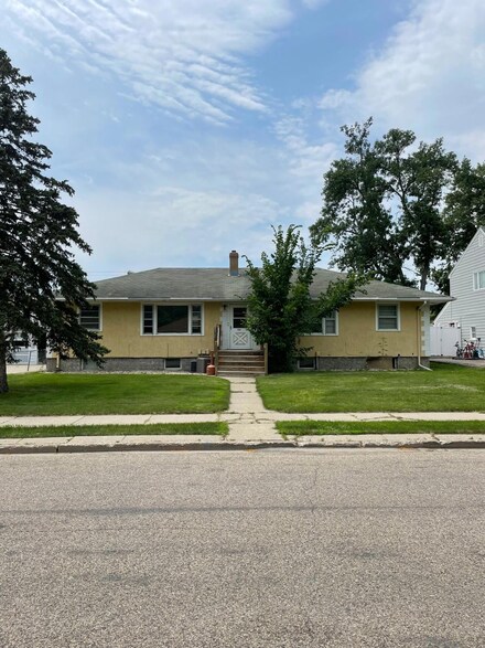 1720 S 3rd St, Aberdeen, SD 57401