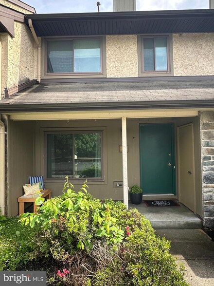 134 Hampshire Dr, Plainsboro, NJ 08536