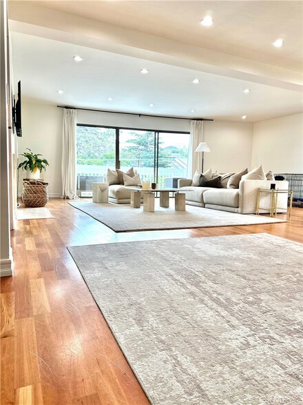 1310 Roxbury Dr Unit 302, Los Angeles, CA 90035