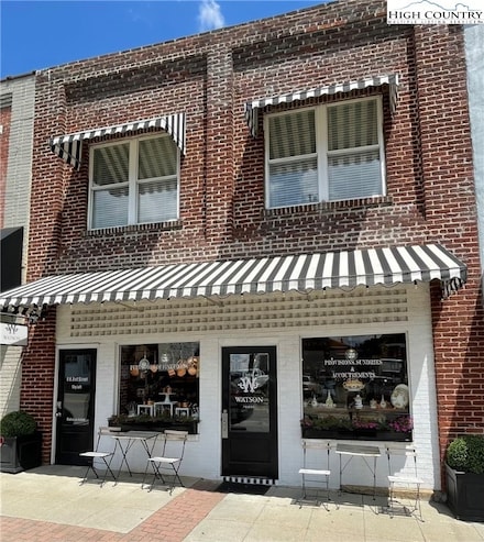 11 E 2nd St, West Jefferson, NC 28694