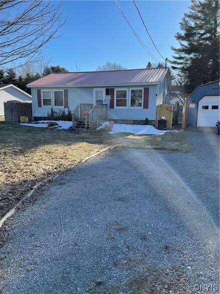 412 S Clinton St, Carthage, NY 13619