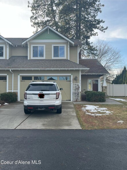 9007 N Piper Ct, Hayden, ID 83835