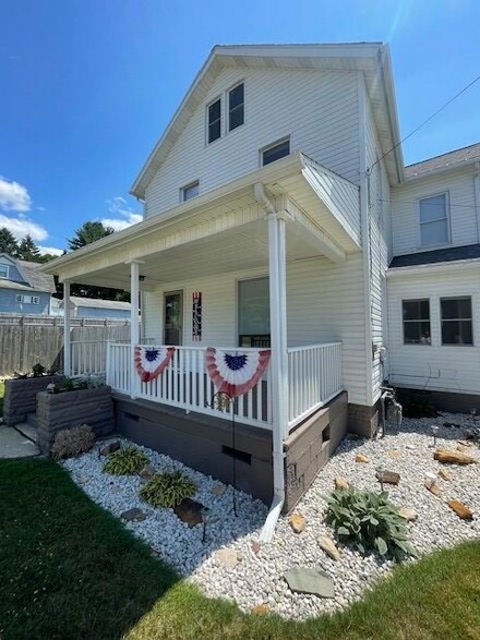 204 2nd Ave, Franklin, PA 16323