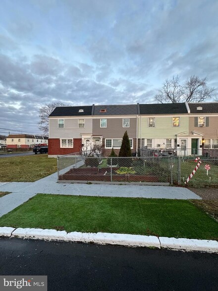 5803 Mitchell Rd, Levittown, PA 19057