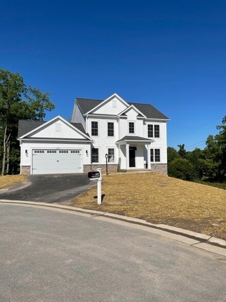 6451 Southgate Hills Dr, Victor, NY 14564