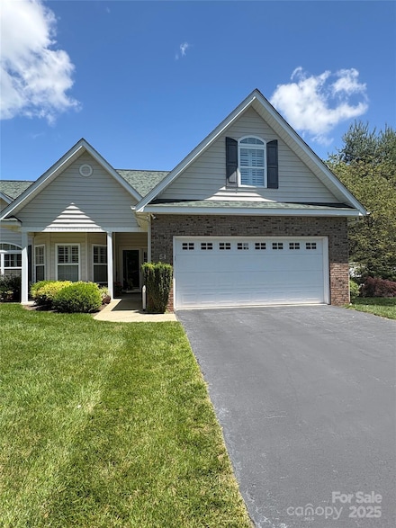 54 Victoria Park Dr, Hendersonville, NC 28792