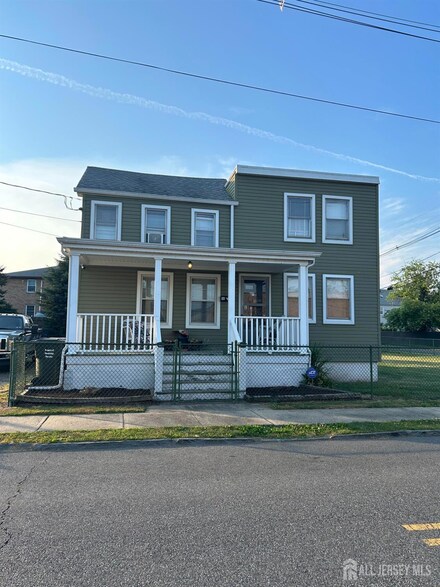 56 2nd St, Woodbridge, NJ 07095