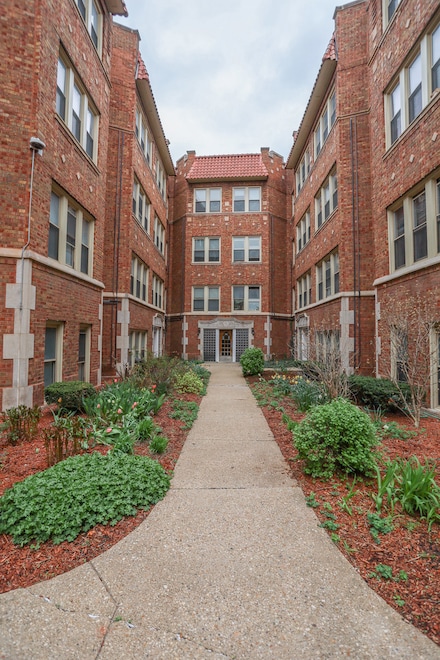 7703 N Sheridan Rd Unit 1L, Chicago, IL 60626