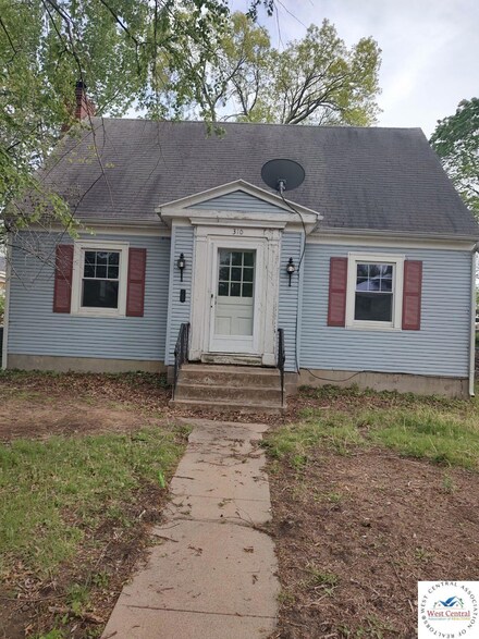 310 E Green St, Clinton, MO 64735