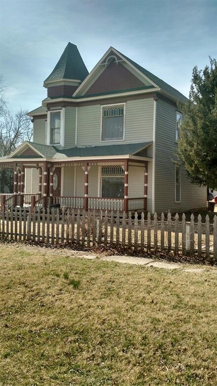 106 S Chestnut St, Howard, KS 67349