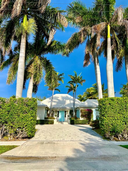 15 Spoonbill Rd, Lantana, FL 33462