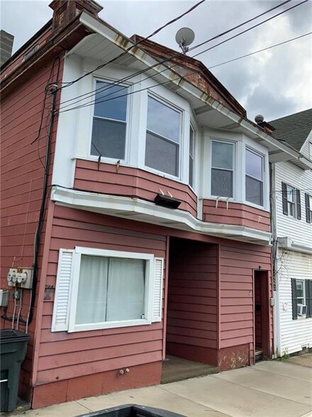 212 W Ridge St, Lansford, PA 18232