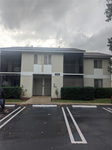 703 Gardens Dr Unit 204, Pompano Beach, FL 33069