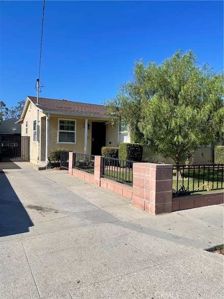 8133 2nd St, Paramount, CA 90723