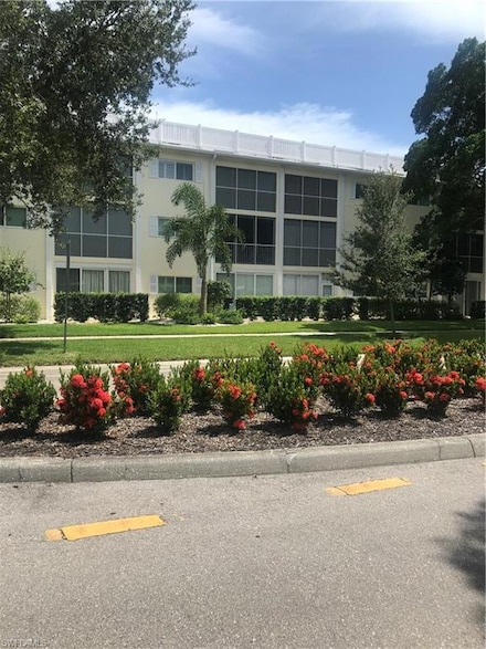 216 Banyan Blvd, Naples, FL 34102