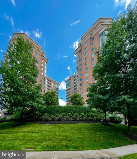 3101 N Hampton Dr Unit 814, Alexandria, VA 22302