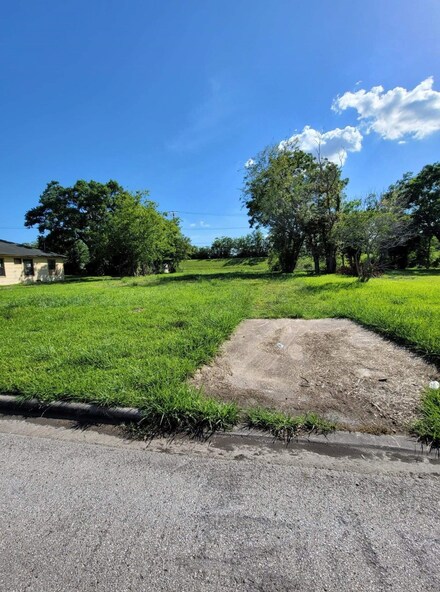 3019 Tyler Ave, Port Arthur, TX 77640