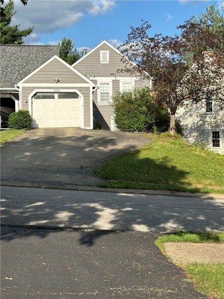 2583 Grouse Ridge Unit B, Wexford, PA 15090