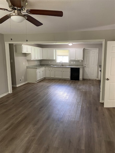 1216 Gifford Rd, Angleton, TX 77515