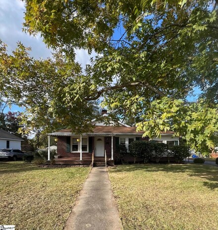 460 E Georgia St, Woodruff, SC 29388