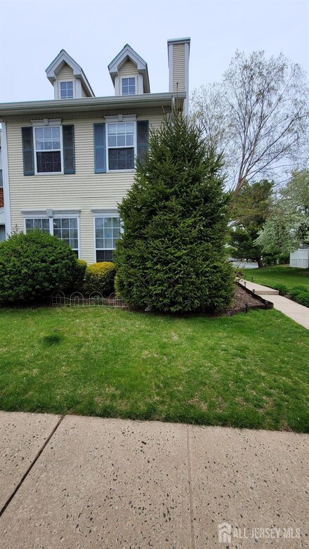 79 Columbus Dr, Franklin Park, NJ 08823