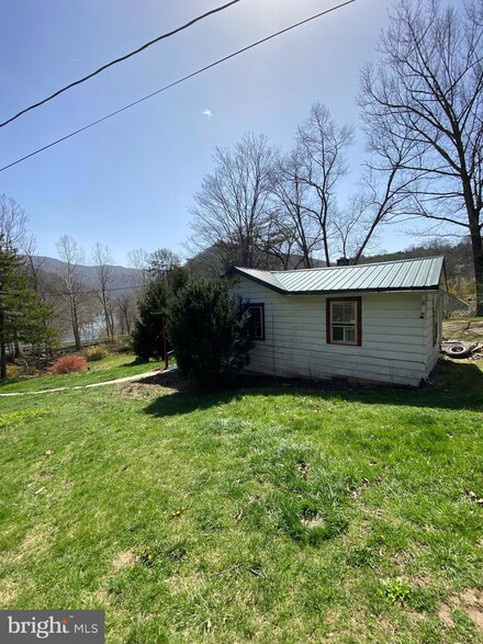 32551 Mountaineer Dr, Cabins, WV 26855