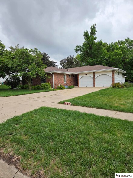 14321 Danvers St, Waverly, NE 68462