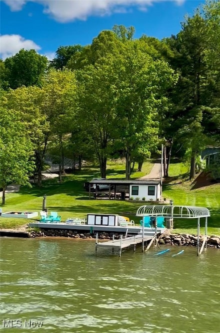 450 W Mohawk Dr, Malvern, OH 44644