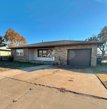 717 Mesquite Dr, Enid, OK 73701