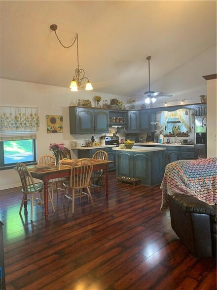 1018 Kansas St, Leavenworth, KS 66048
