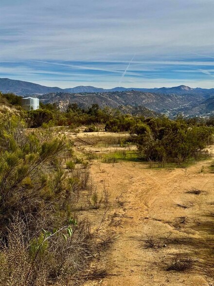 494 Sunrise Mountain Rd, El Cajon, CA 92021