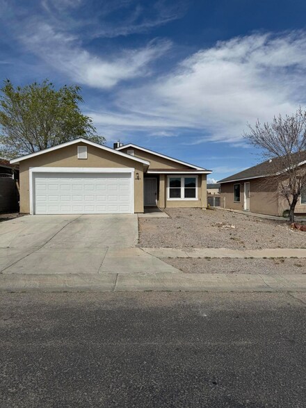 10015 El Patron Rd SW, Albuquerque, NM 87121