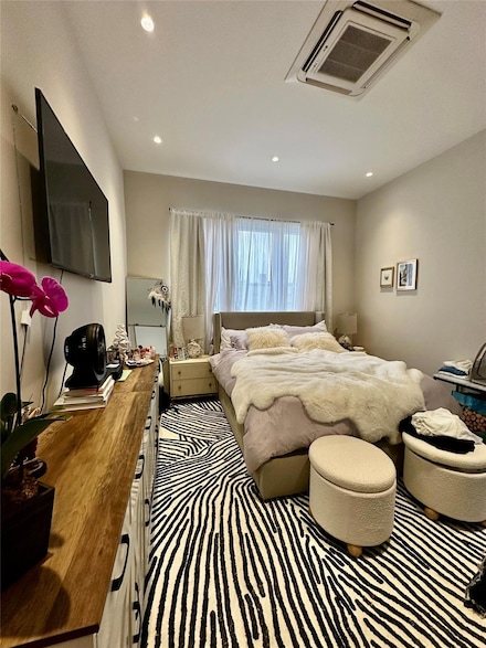 25-64 38th St, Long Island City, NY 11103