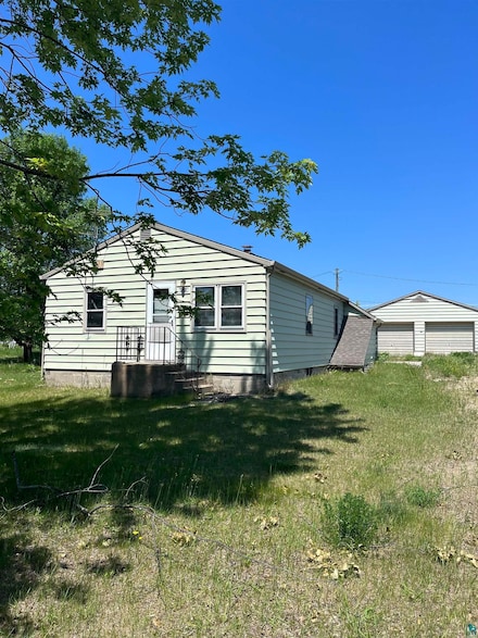 421 6th St NW, Cass Lake, MN 56633