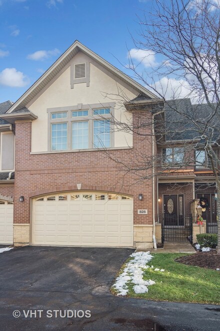 828 N Franklin Ave, Palatine, IL 60067