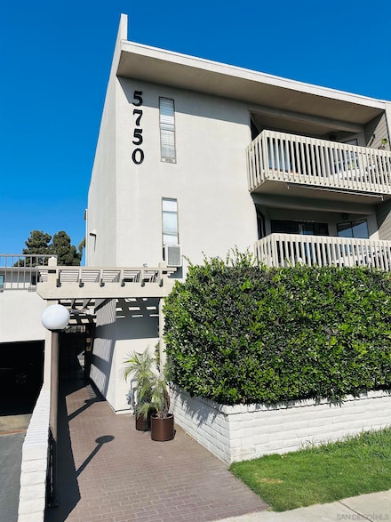 5750 Friars Rd Unit 208, San Diego, CA 92110