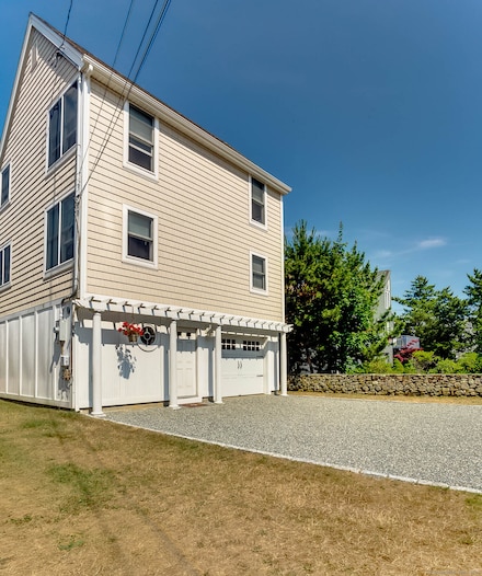 18 Atlantic Ave, Groton, CT 06340