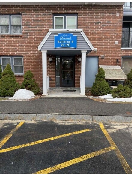 109 Bluestone Dr, Nashua, NH 03060