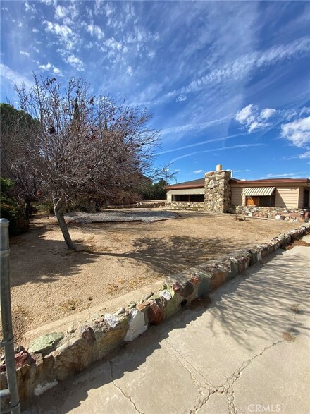 18180 Sycamore St, Hesperia, CA 92345