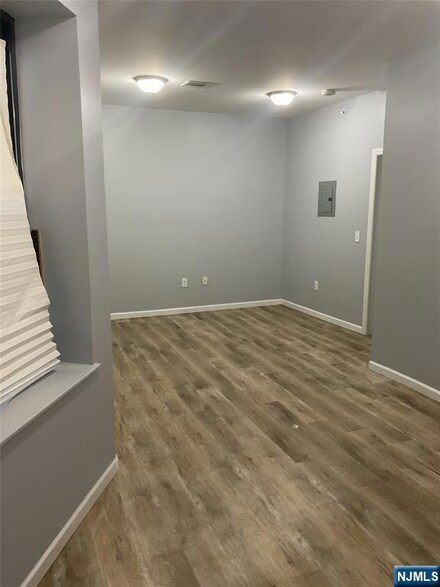66 Garside St Unit 401, Newark, NJ 07104