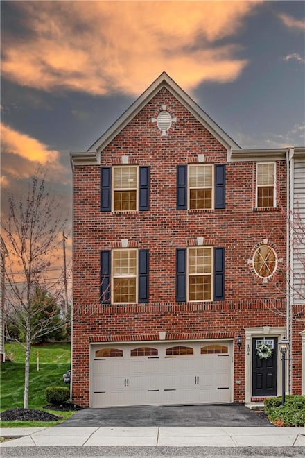 104 Noble Woods Dr, Moon Township, PA 15108